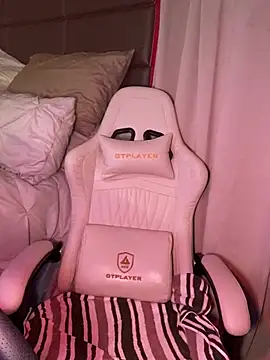 CrownedNyaries online show from January 2025 03:22:02 PM