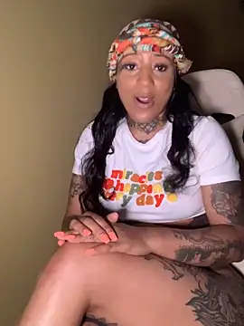 CrownedNyaries online show from February 2025 11:13:02 AM