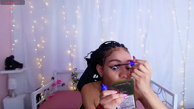 Snapshot of Abigail_Wilson_ chatting on December 2024 08:44:01 PM Abigail Wilson online show from December 2024 08:44:01 PM