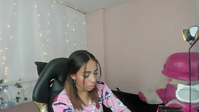 Snapshot of Abigail_Wilson_ chatting on February 2025 08:46:01 PM Abigail Wilson online show from February 2025 08:46:01 PM