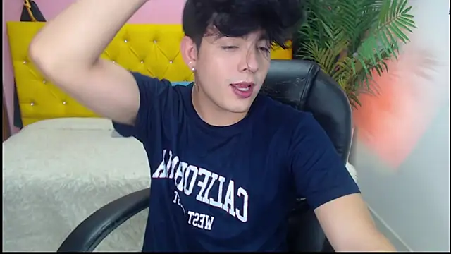 Snapshot of nolan_twink1 chatting on January 2025 05:38:02 PM nolan twink1 online show from January 2025 05:38:02 PM