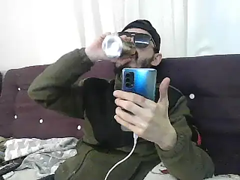 Snapshot of kallaviz chatting on December 2025 06:12:01 PM kallaviz online show from December 2025 06:12:01 PM