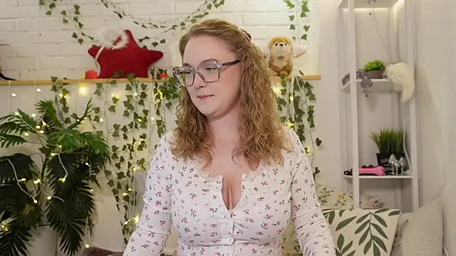 MonicaAsis online show from September 2025 06:08:01 PM