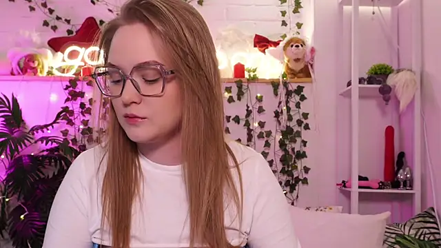 MonicaAsis online show from April 2026 05:56:01 PM