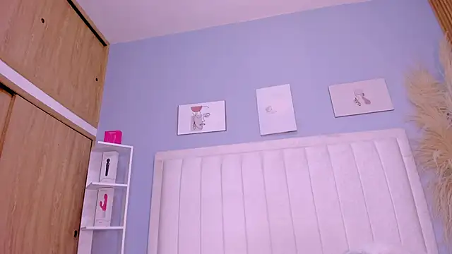 Paula-Brown1 online show from October 2025 07:00:01 PM