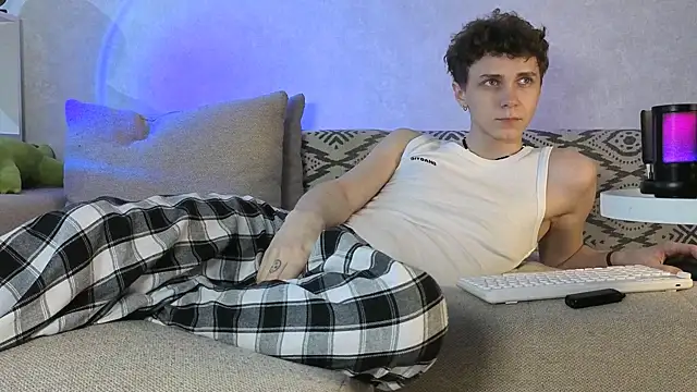 aqualidolly online show from December 2024 03:37:02 PM