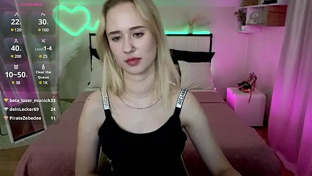 Snapshot of SashaBrooks chatting on February 2025 01:04:02 AM SashaBrooks online show from February 2025 01:04:02 AM