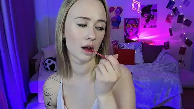 Snapshot of SashaBrooks chatting on October 2025 01:34:01 PM SashaBrooks online show from October 2025 01:34:01 PM