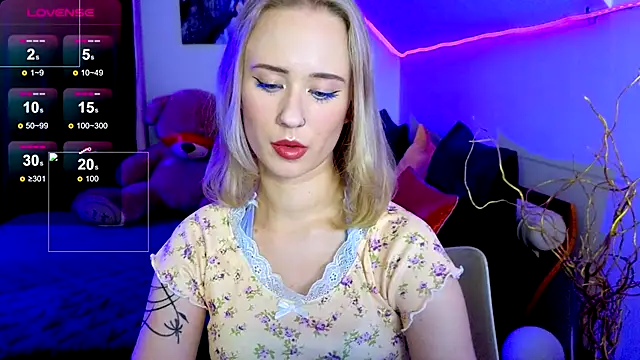 Snapshot of SashaBrooks chatting on October 2025 06:51:01 PM SashaBrooks online show from October 2025 06:51:01 PM