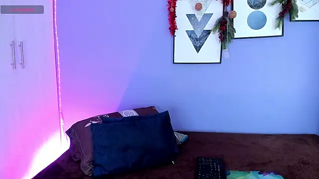 Snapshot of candyy_bella chatting on December 2024 05:25:01 PM candyy bella online show from December 2024 05:25:01 PM