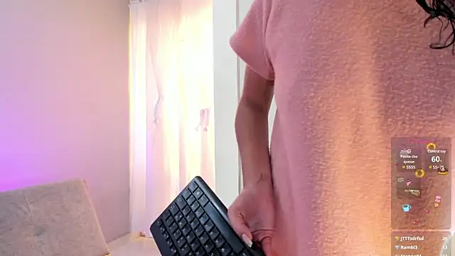 Snapshot of candyy_bella chatting on January 2025 10:19:01 PM candyy bella online show from January 2025 10:19:01 PM