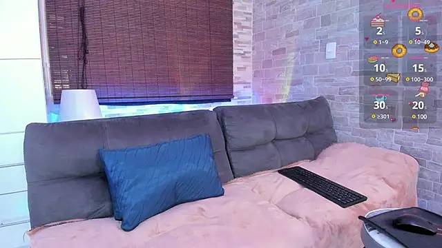 Snapshot of candyy_bella chatting on January 2025 06:43:01 PM candyy bella online show from January 2025 06:43:01 PM