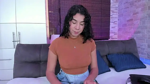 Snapshot of candyy_bella chatting on February 2025 03:18:01 PM candyy bella online show from February 2025 03:18:01 PM