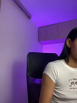 Snapshot of maddy_bronw_ chatting on December 2024 04:03:02 AM maddy bronw online show from December 2024 04:03:02 AM