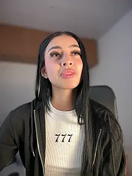 Snapshot of maddy_bronw_ chatting on March 2025 10:10:02 PM maddy bronw online show from March 2025 10:10:02 PM
