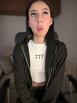 Snapshot of maddy_bronw_ chatting on March 2025 01:17:02 AM maddy bronw online show from March 2025 01:17:02 AM