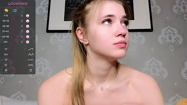 Snapshot of AnneFoxy chatting on March 2025 11:03:01 AM AnneFoxy online show from March 2025 11:03:01 AM