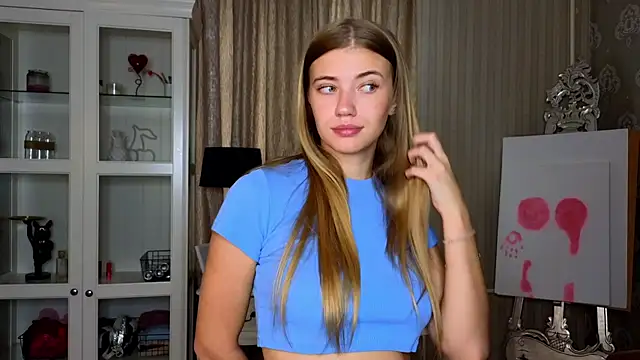 Snapshot of AnneFoxy chatting on October 2025 07:29:01 AM AnneFoxy online show from October 2025 07:29:01 AM