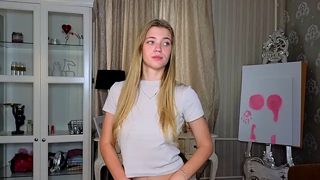 Snapshot of AnneFoxy chatting on October 2025 07:22:01 AM AnneFoxy online show from October 2025 07:22:01 AM