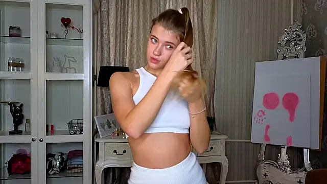 Snapshot of AnneFoxy chatting on October 2025 07:31:02 AM AnneFoxy online show from October 2025 07:31:02 AM