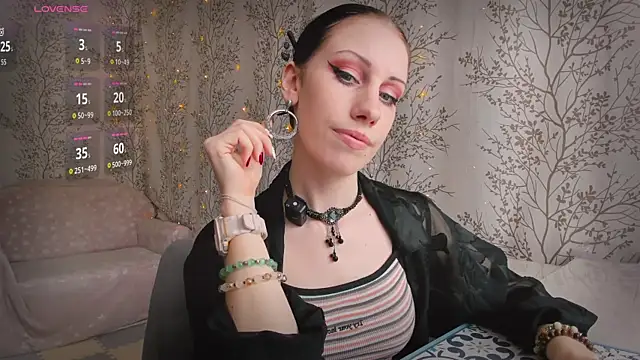 Snapshot of Mary0Lou chatting on April 2026 06:25:01 AM Mary0Lou online show from April 2026 06:25:01 AM