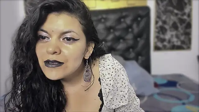 scarlett w0lf online show from November 2025 01:55:01 PM