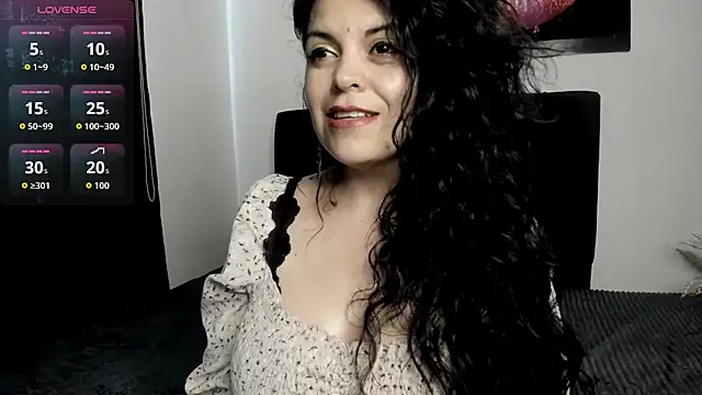 Snapshot of scarlett_w0lf chatting on June 2026 05:37:01 PM scarlett w0lf online show from June 2026 05:37:01 PM