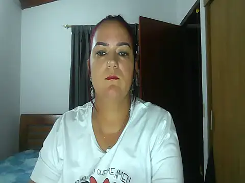 Snapshot of luna_withe chatting on June 2026 05:05:02 AM luna withe online show from June 2026 05:05:02 AM