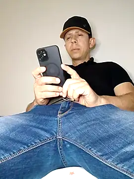 Snapshot of hoy_toyboy chatting on March 2025 12:31:01 AM hoy toyboy online show from March 2025 12:31:01 AM