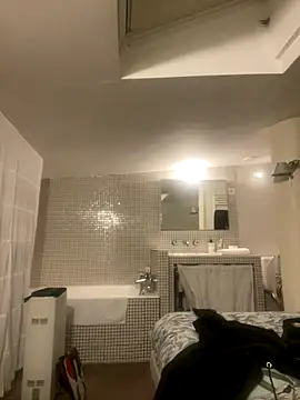 Snapshot of MaxVain chatting on November 2025 08:42:01 PM MaxVain online show from November 2025 08:42:01 PM