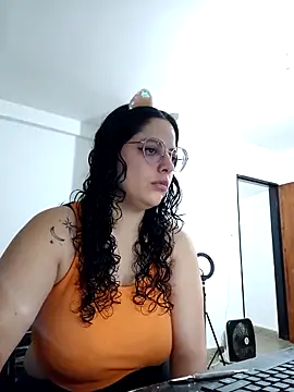 Snapshot of babyluna939 chatting on April 2026 06:32:02 PM babyluna939 online show from April 2026 06:32:02 PM