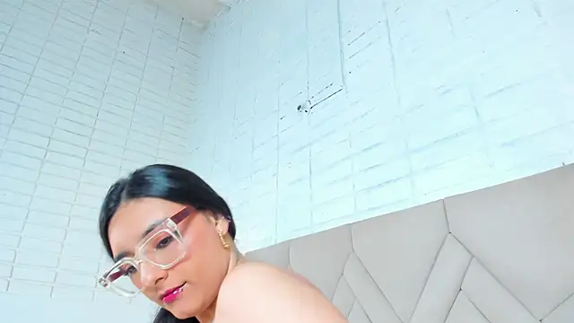 Isis Osman online show from January 2025 09:36:02 PM