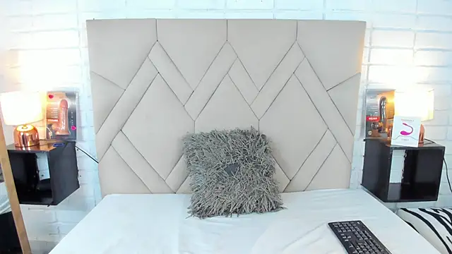 Isis Osman online show from January 2025 01:47:01 PM