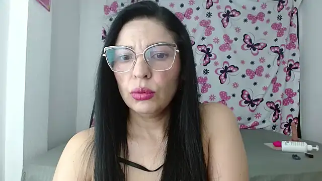 Snapshot of anybellucci43 chatting on January 2025 01:10:01 AM anybellucci43 online show from January 2025 01:10:01 AM