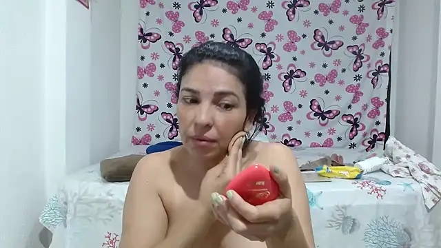 Snapshot of anybellucci43 chatting on January 2025 11:00:01 PM anybellucci43 online show from January 2025 11:00:01 PM