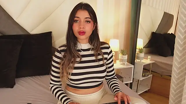 Snapshot of AnitaKariri chatting on December 2024 10:05:02 AM AnitaKariri online show from December 2024 10:05:02 AM