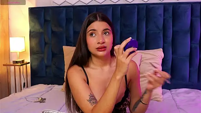 Snapshot of AnitaKariri chatting on October 2025 08:04:01 AM AnitaKariri online show from October 2025 08:04:01 AM