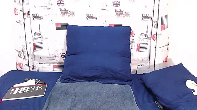 Honeybumsx32 online show from September 2025 06:01:02 AM