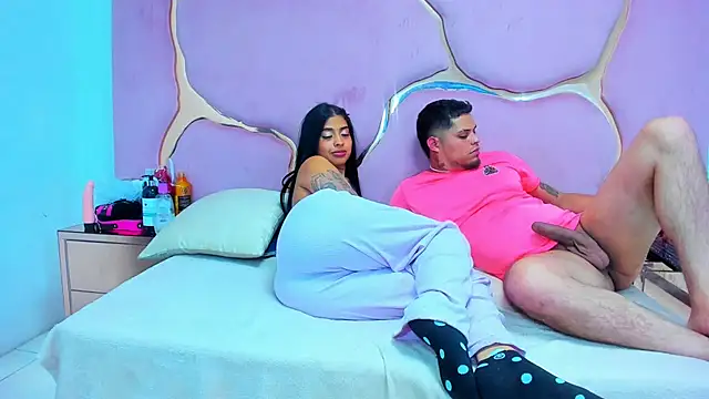 Snapshot of MelissaAndZeuss chatting on December 2024 06:44:01 AM MelissaAndZeuss online show from December 2024 06:44:01 AM