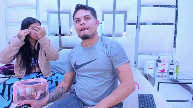 Snapshot of MelissaAndZeuss chatting on January 2025 05:00:02 AM MelissaAndZeuss online show from January 2025 05:00:02 AM