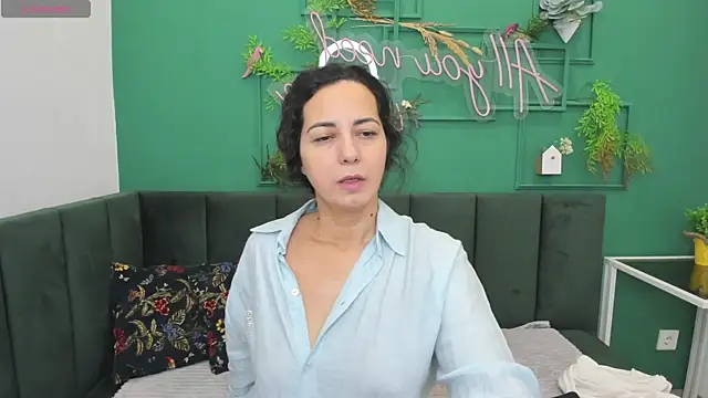 Linda Insatiable online show from December 2025 01:34:01 AM