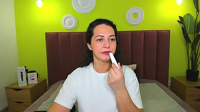 Snapshot of Linda_Insatiable chatting on March 2026 01:33:02 AM Linda Insatiable online show from March 2026 01:33:02 AM