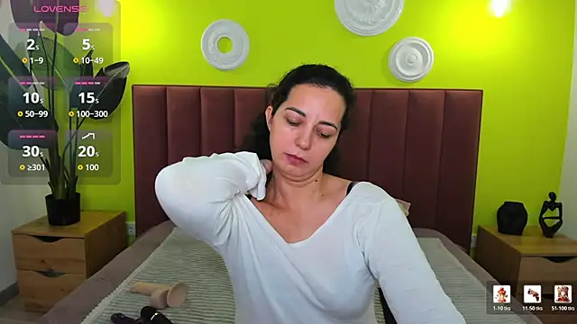 Snapshot of Linda_Insatiable chatting on April 2026 01:36:02 AM Linda Insatiable online show from April 2026 01:36:02 AM