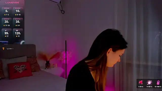 Laura Leee online show from February 2025 09:43:01 AM