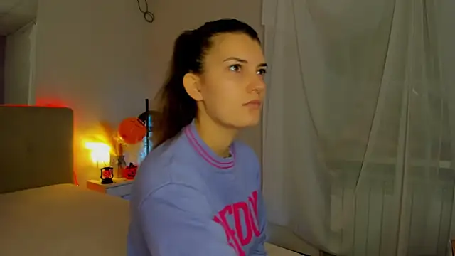 Laura Leee online show from October 2025 06:15:01 AM