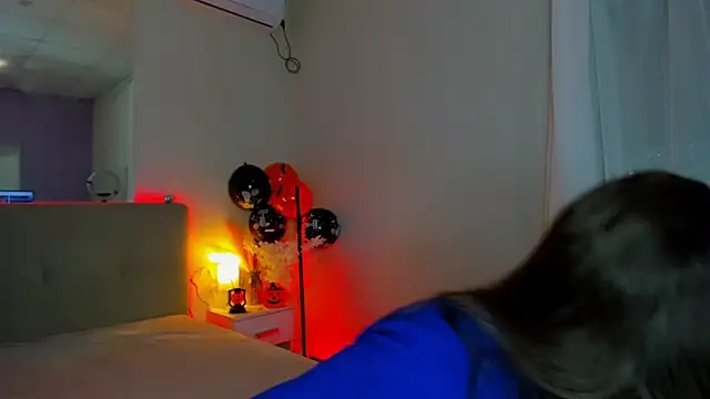 Laura Leee online show from November 2025 06:48:01 AM