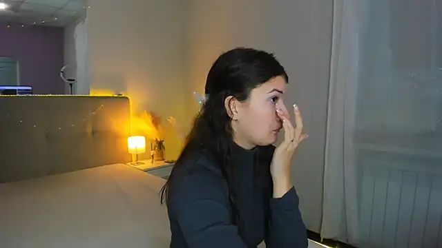 Laura Leee online show from November 2025 06:02:01 AM