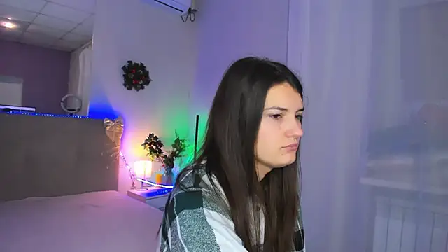 Snapshot of Laura_Leee chatting on December 2025 06:11:01 AM Laura Leee online show from December 2025 06:11:01 AM