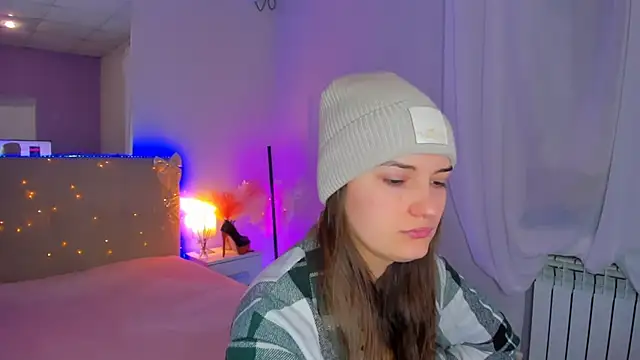 Snapshot of Laura_Leee chatting on February 2026 06:17:01 AM Laura Leee online show from February 2026 06:17:01 AM