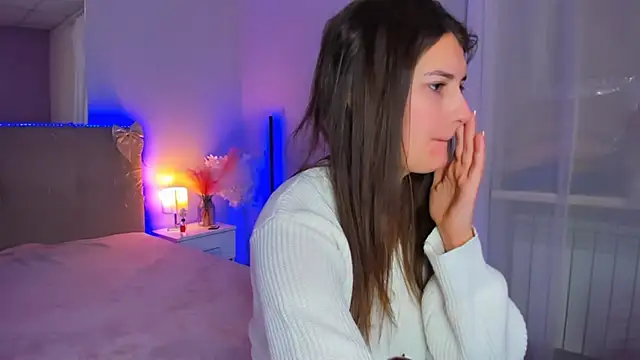 Snapshot of Laura_Leee chatting on February 2026 06:03:01 AM Laura Leee online show from February 2026 06:03:01 AM